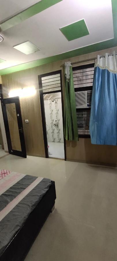 Apartamento Radha Madhav Vrindāvan Exterior foto