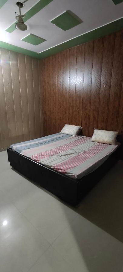 Apartamento Radha Madhav Vrindāvan Exterior foto